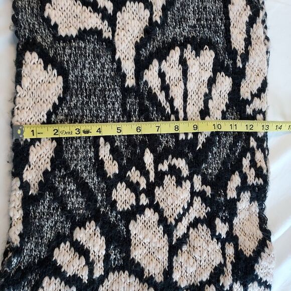 Ana Maison Black Cream Floral Print Wool Acrylic Scarf - Picture 4 of 7
